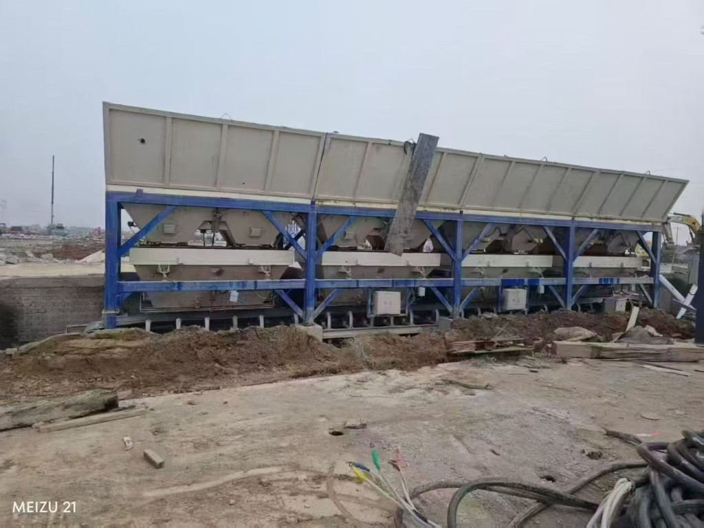 Actual aggregate batching bins of used HZS120 plant PB-HZS120-001